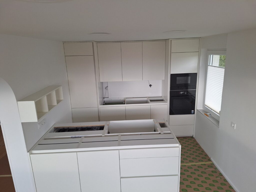 Kuhinje DANKÜCHEN, v času montiranja. DANKÜCHEN-STUDIO Ljubljana Rudnik